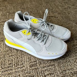 Puma Sneakers/Athletic Shoes